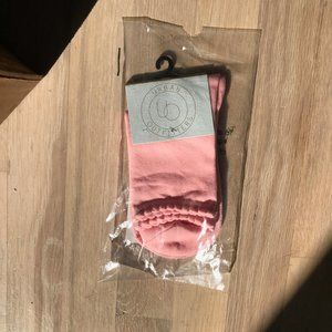 NWT Urban Outfitters Pink Scalloped Socks